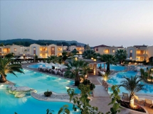 Hotel Porto Sani Village & Spa 5* statiunea Halkidiki bratul Kassandra oferta litoral Grecia